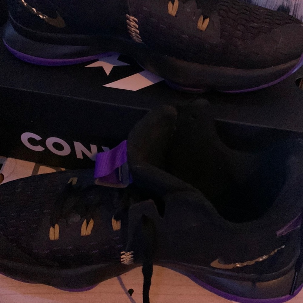 Only worn a few times and in fairly good shape. Comes with the box it came in.